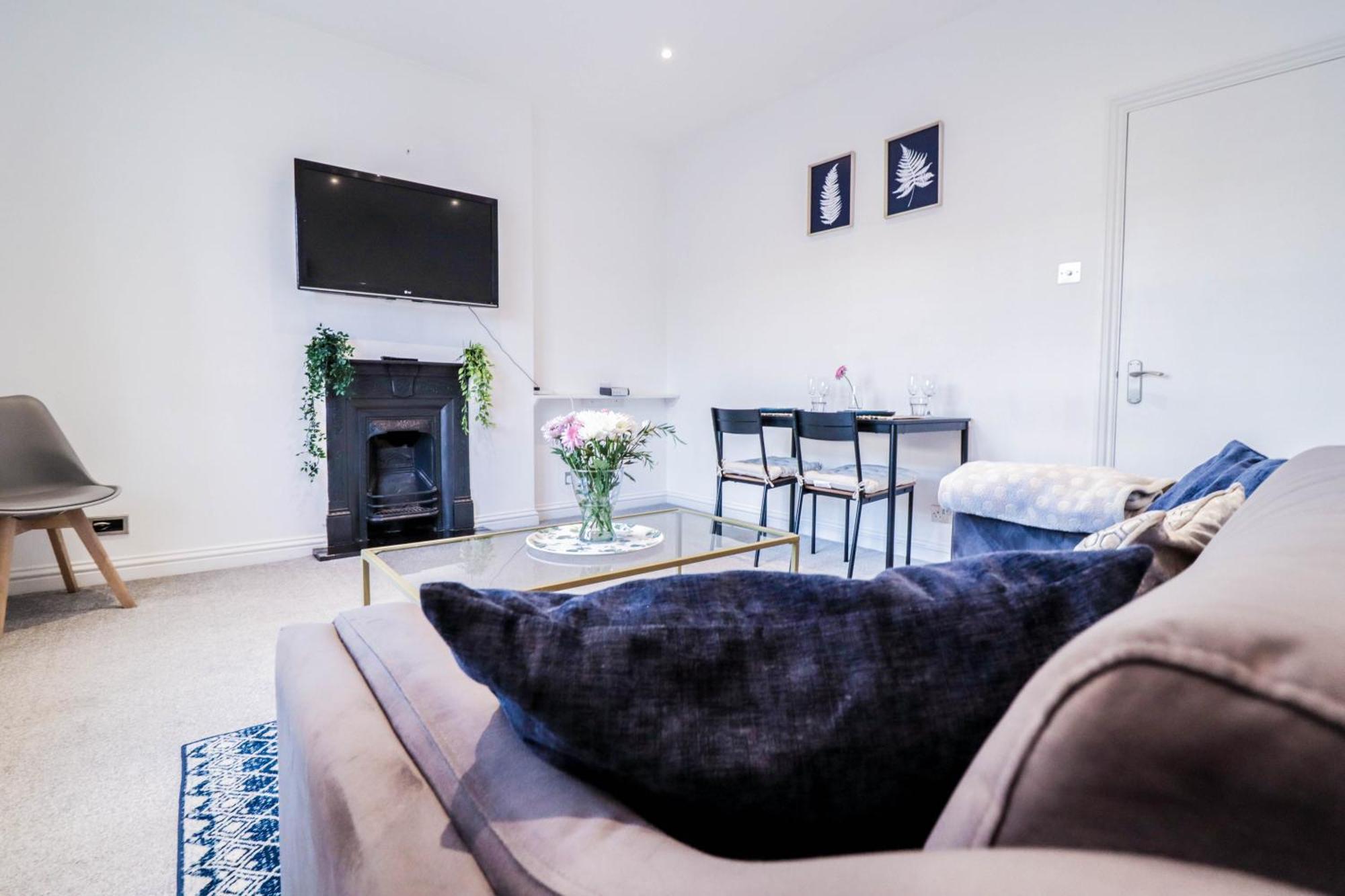 Stylish 1 Bedroom Apartment In Central Лондон Екстериор снимка